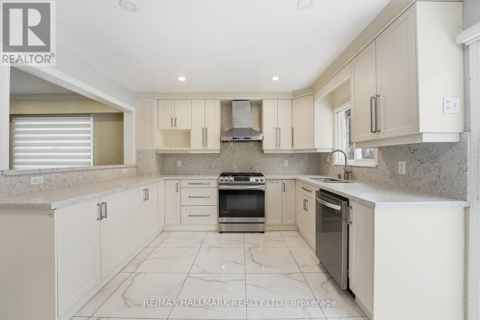 92 Jaffa Drive, Brampton, Ontario  L6S 4C6 - Photo 13 - W12757066