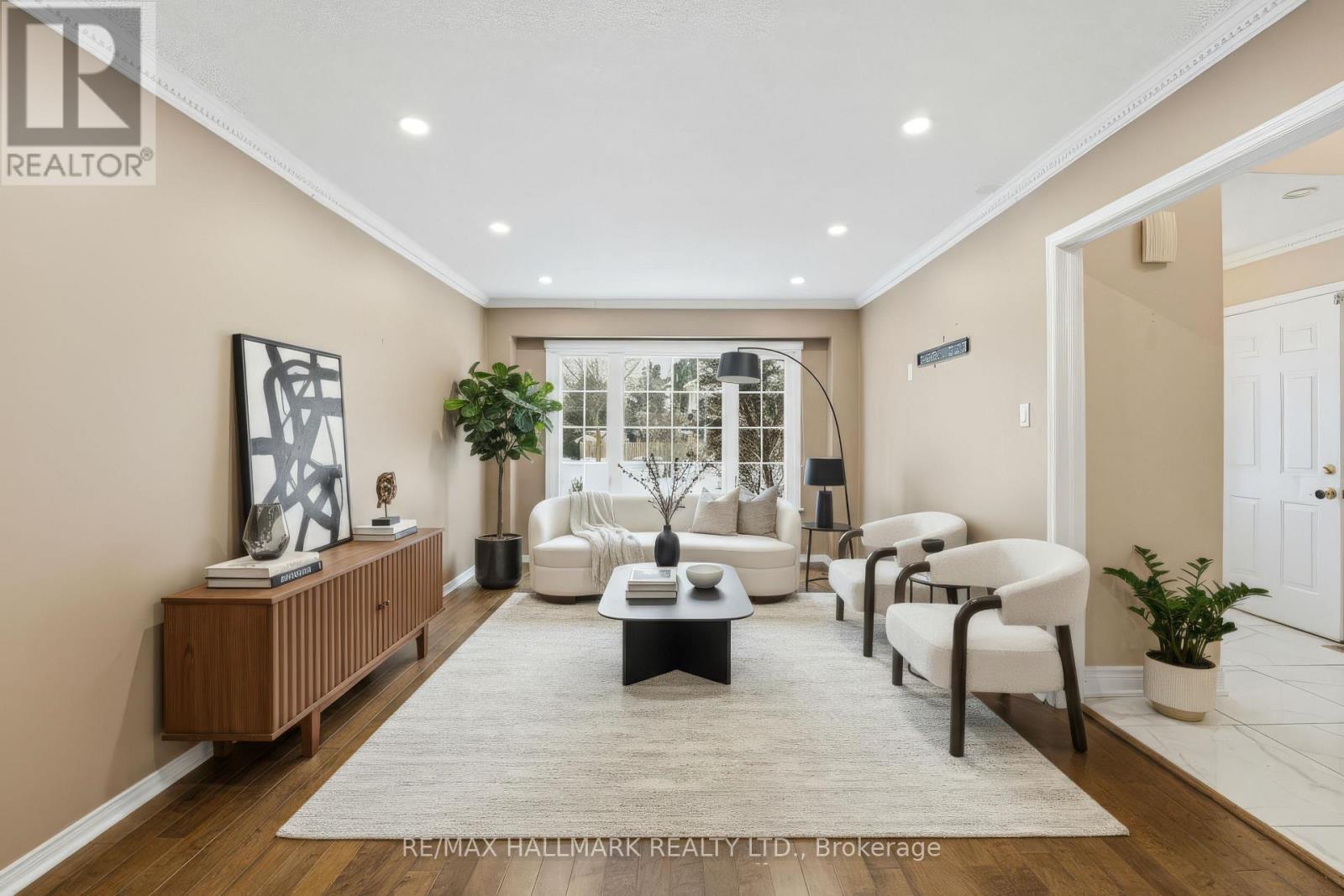 92 Jaffa Drive, Brampton, Ontario  L6S 4C6 - Photo 6 - W12757066