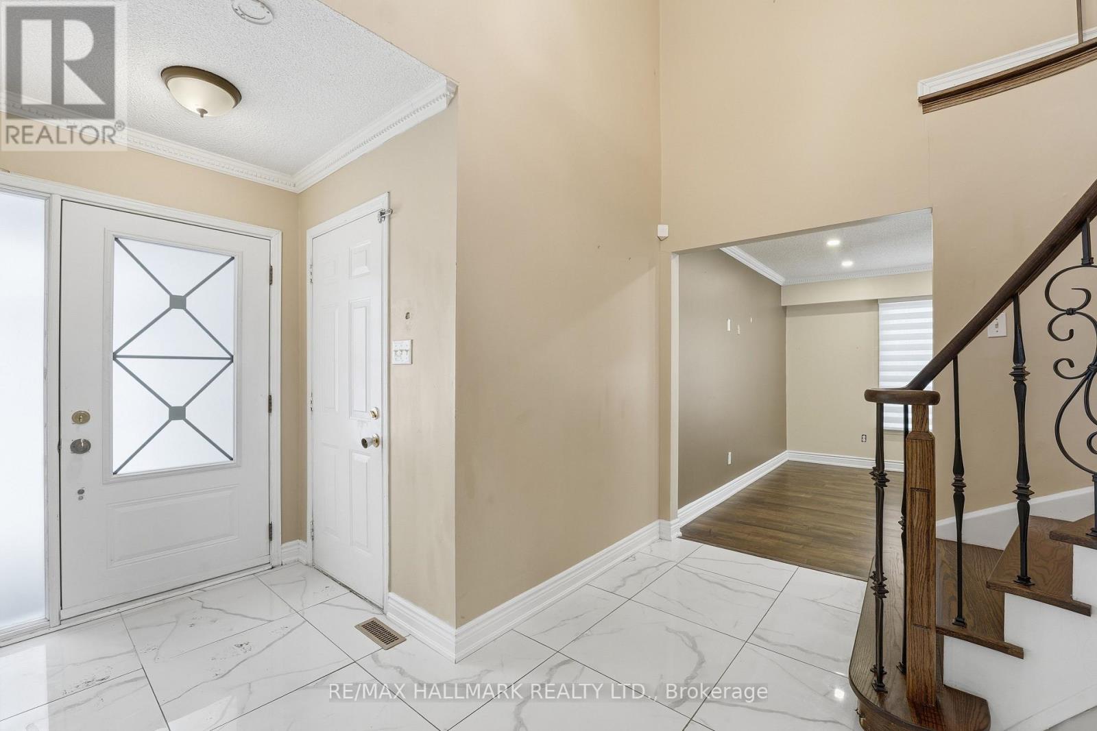 92 Jaffa Drive, Brampton, Ontario  L6S 4C6 - Photo 3 - W12757066