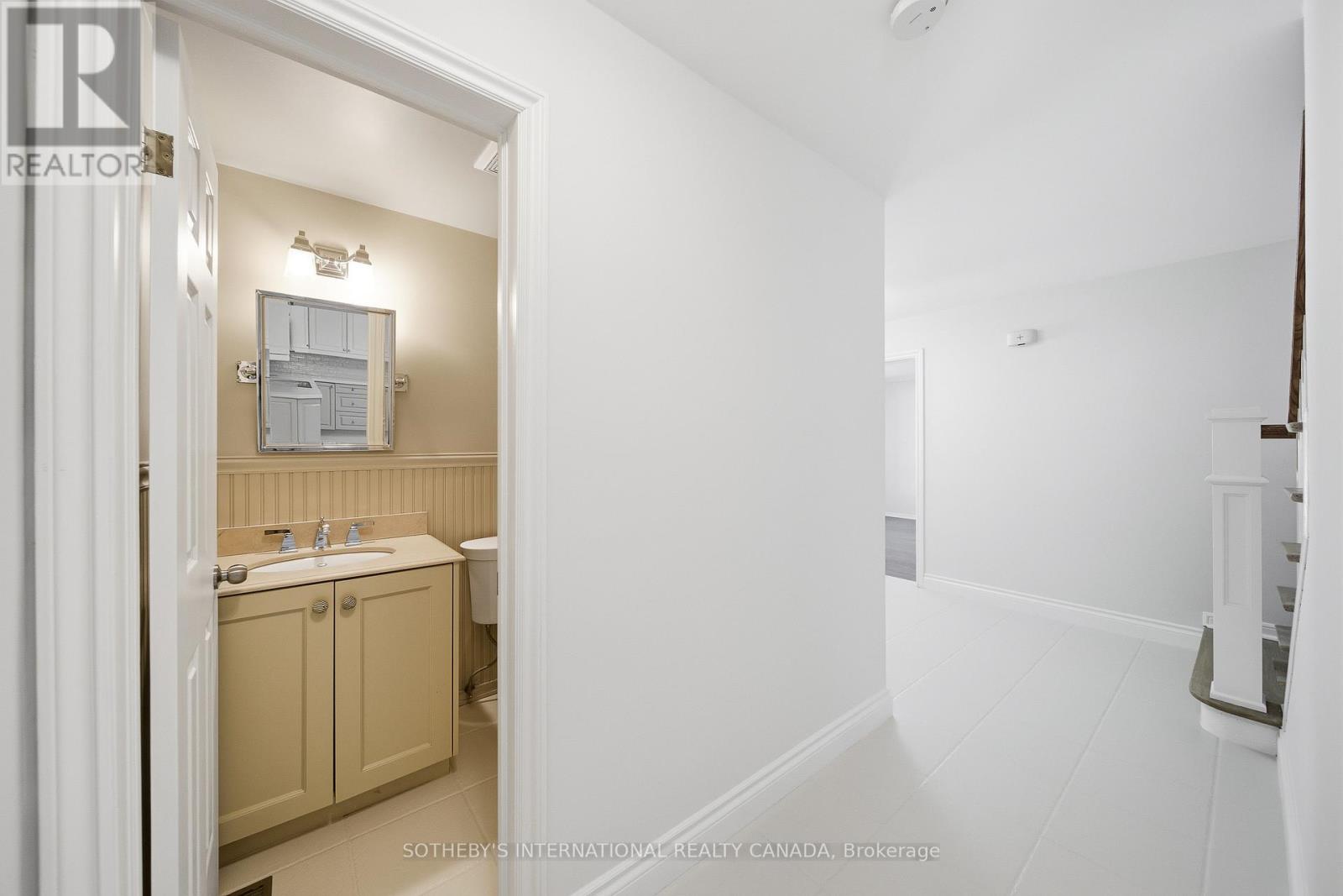 1601 Calumet Place, Mississauga, Ontario  L5J 3B1 - Photo 13 - W12757302