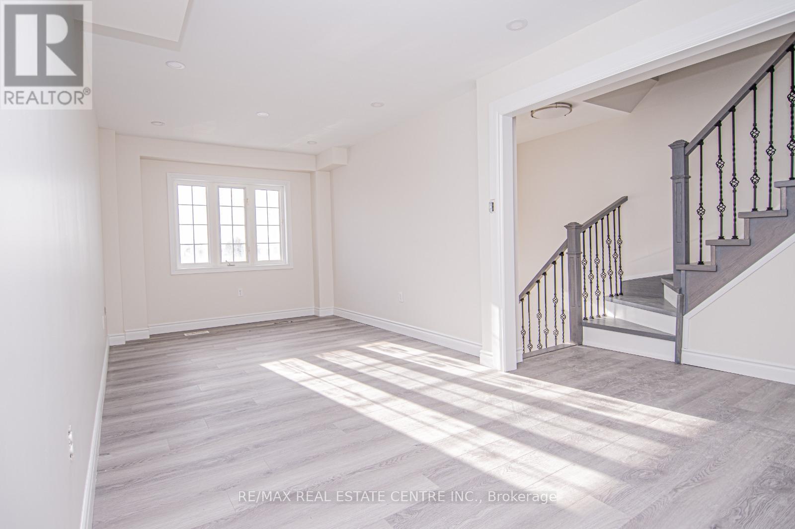 5685 Retreat Street, Mississauga, Ontario  L5R 0B4 - Photo 9 - W12757288