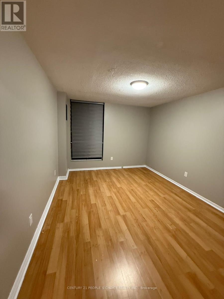 25 Kensington Road, Brampton, Ontario  L6T 3W8 - Photo 5 - W12757166