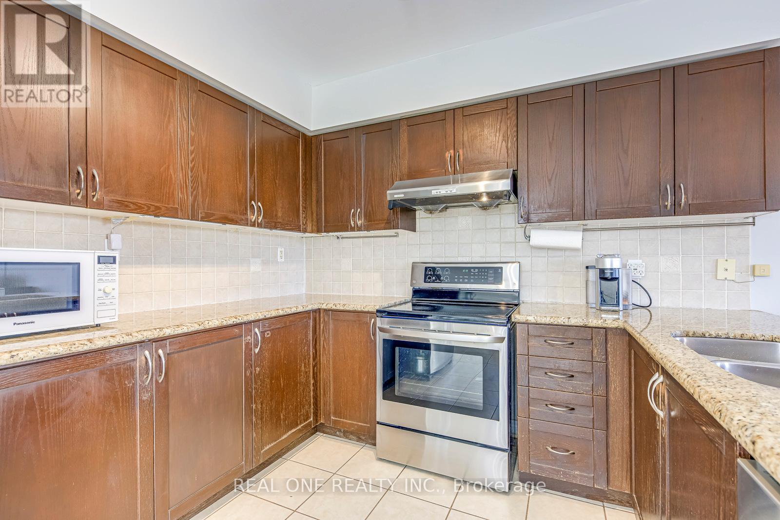 1126 Tupper Drive, Milton, Ontario  L9T 0A9 - Photo 8 - W12757308