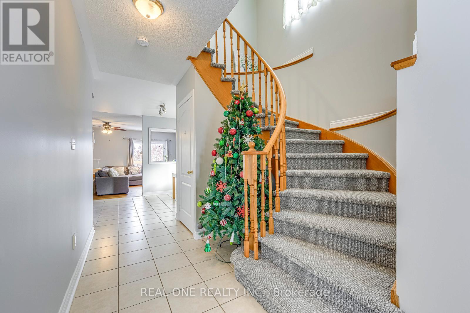 1126 Tupper Drive, Milton, Ontario  L9T 0A9 - Photo 5 - W12757308