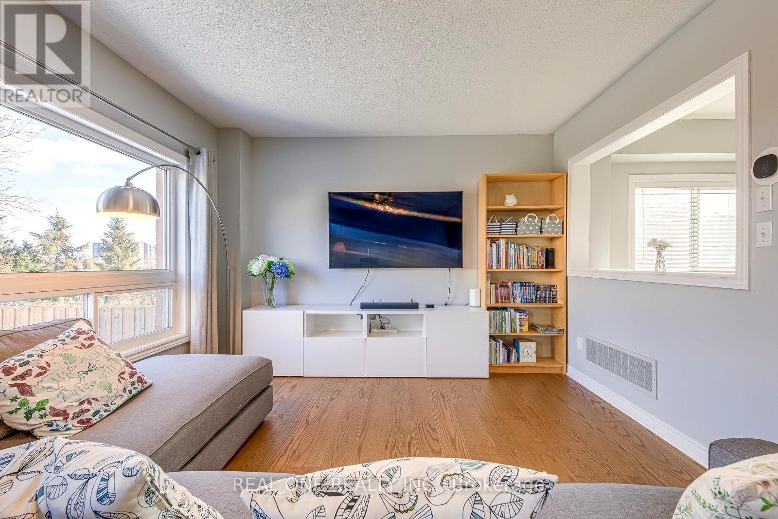 1126 Tupper Drive, Milton, Ontario  L9T 0A9 - Photo 9 - W12757308