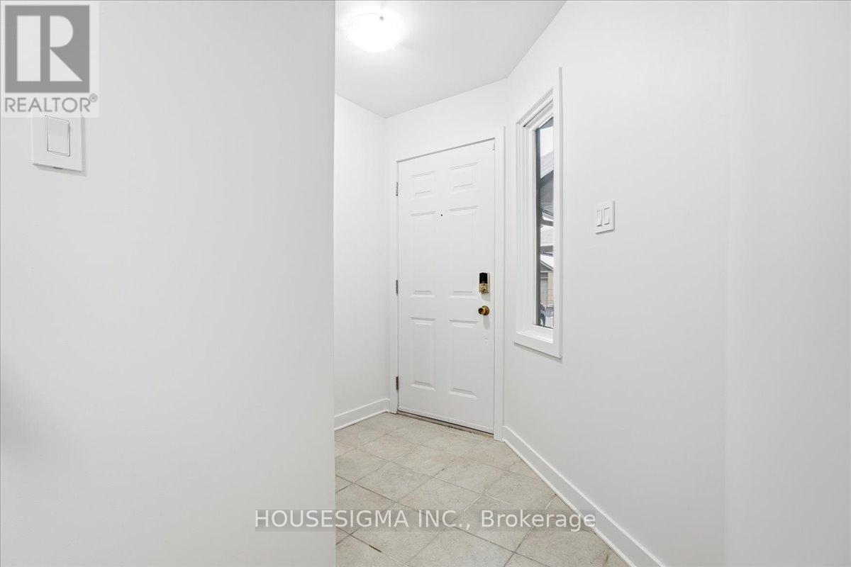 30 - 3600 Colonial Drive, Mississauga, Ontario  L5L 5P5 - Photo 2 - W12757332