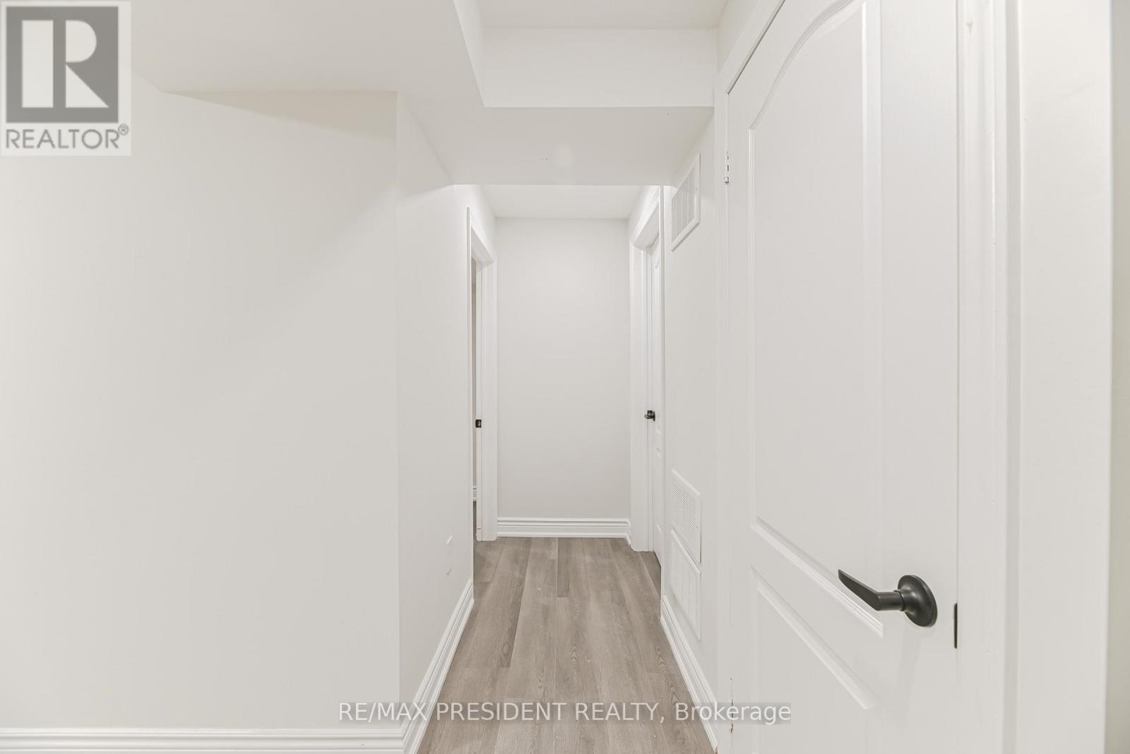 4 Lawnview Court, Brampton, Ontario  L7G 1T4 - Photo 44 - W12757226