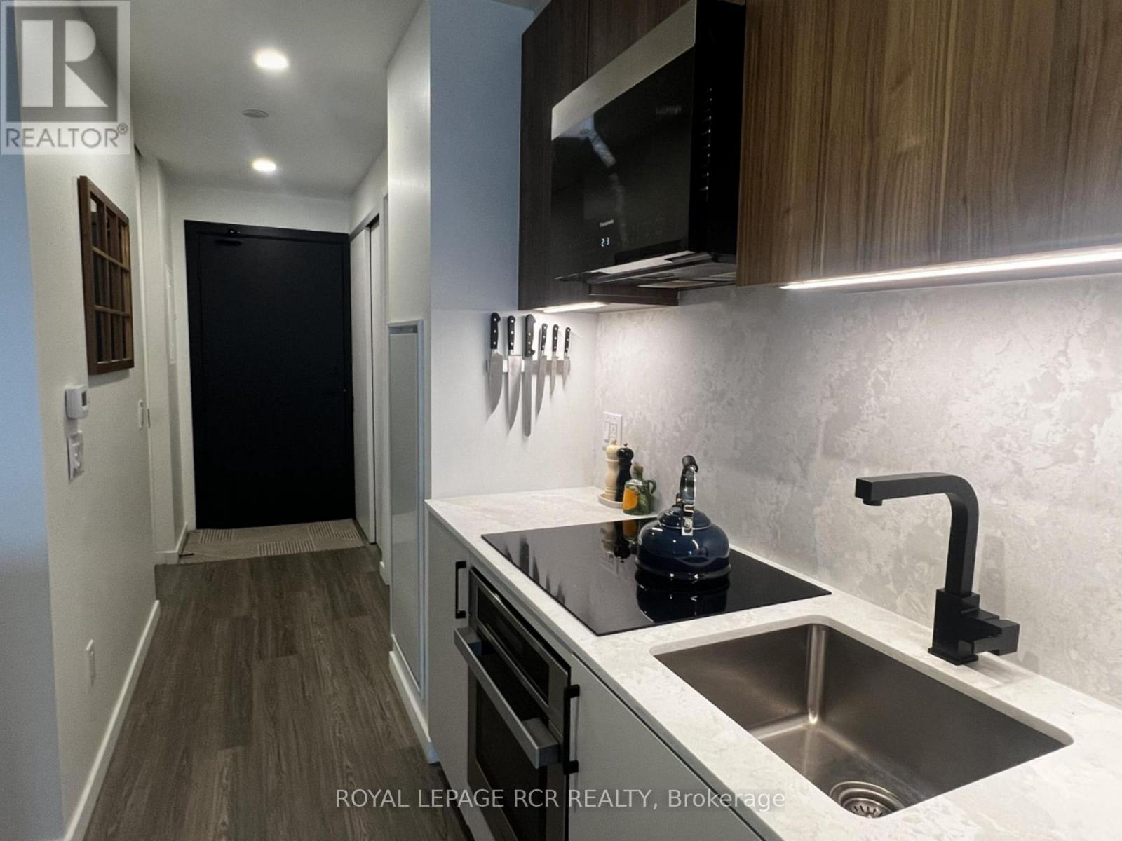 321 - 689 The Queenway, Toronto, Ontario  M8Y 0C8 - Photo 4 - W12757230