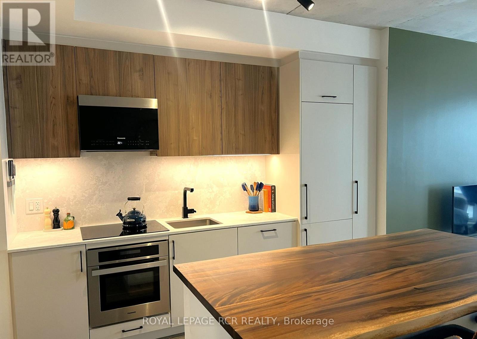 321 - 689 The Queenway, Toronto, Ontario  M8Y 0C8 - Photo 6 - W12757230