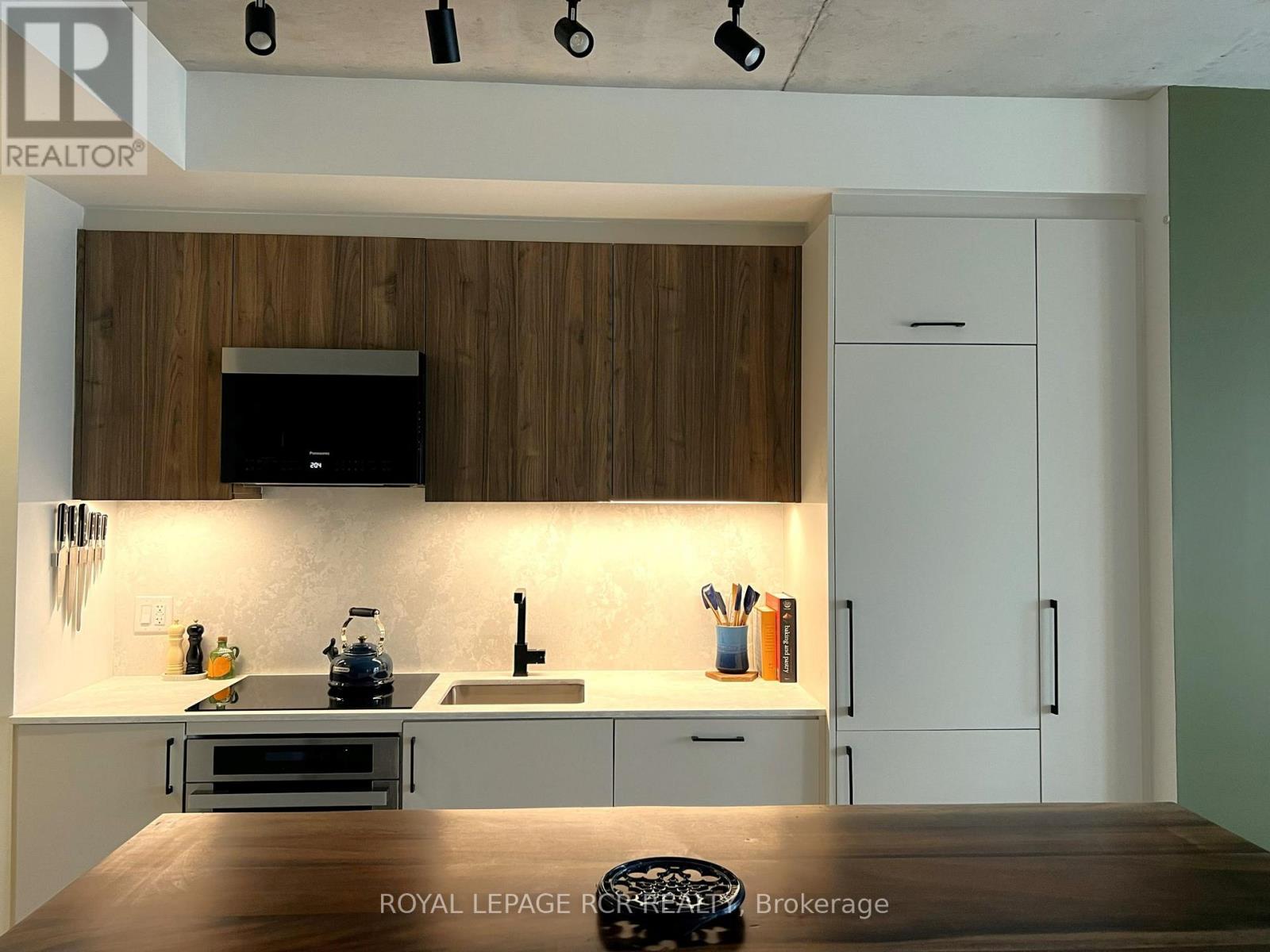 321 - 689 The Queenway, Toronto, Ontario  M8Y 0C8 - Photo 5 - W12757230