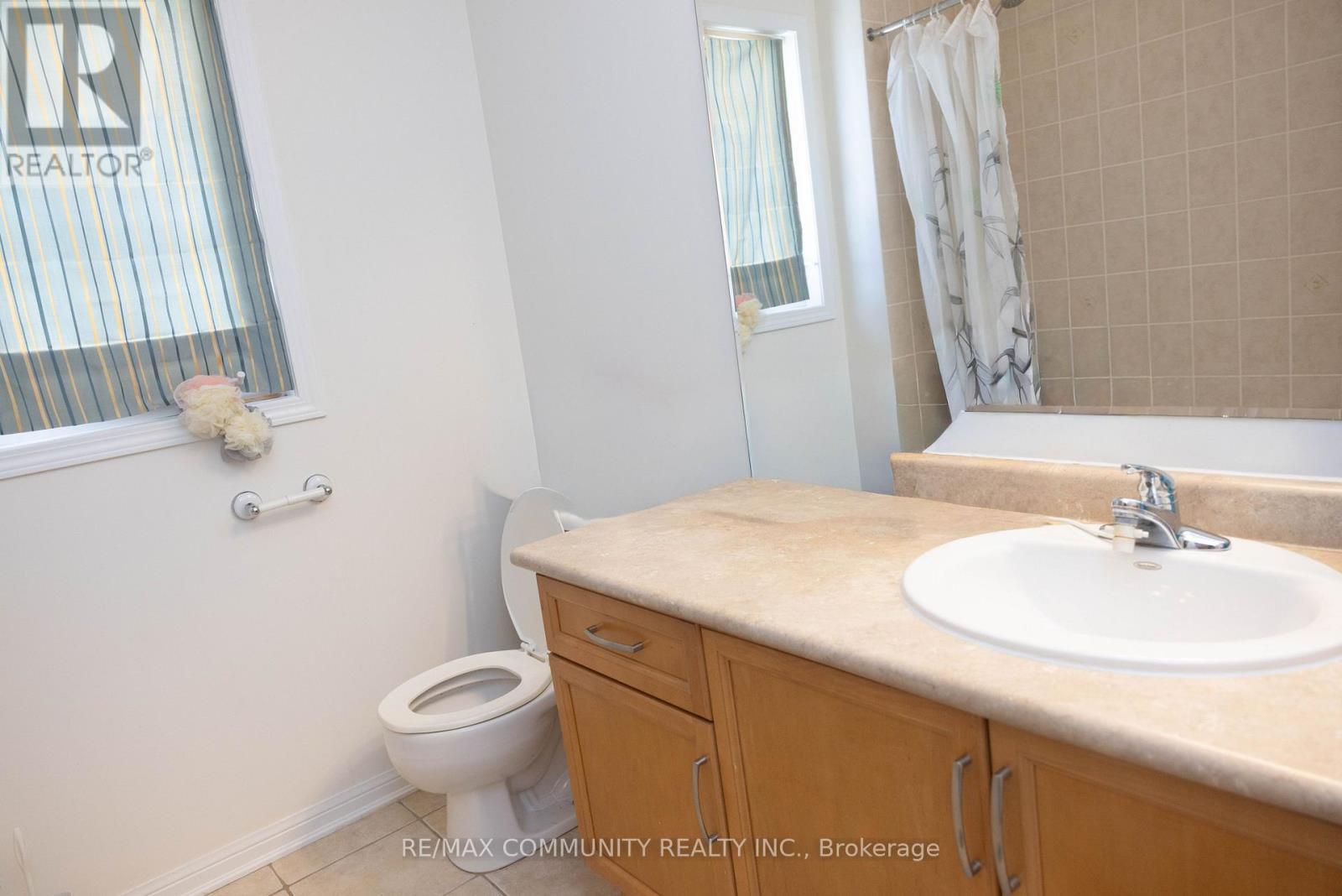 213 Fennamore Terrace, Milton, Ontario  L9T 0X7 - Photo 15 - W12757398