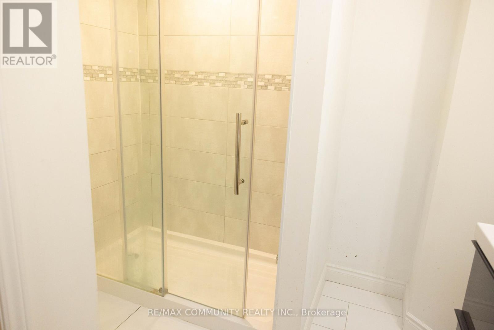 213 Fennamore Terrace, Milton, Ontario  L9T 0X7 - Photo 9 - W12757398