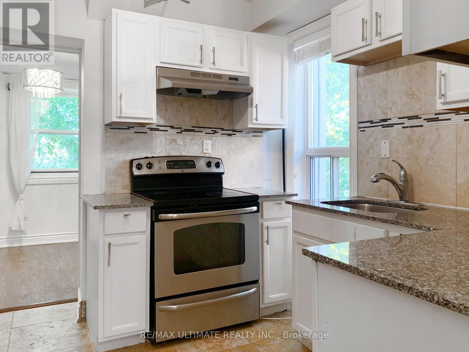 154a Christie Street, Toronto, Ontario  M6G 3B3 - Photo 2 - W12757268