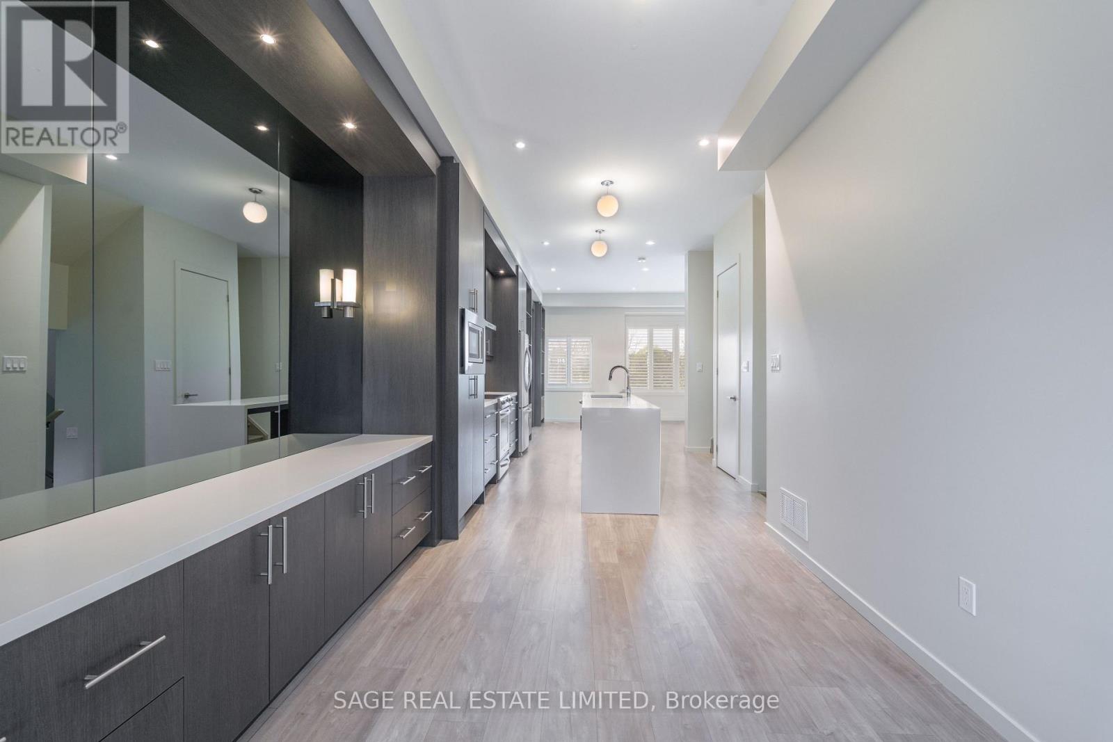 222 Vellwood Common, Oakville, Ontario  L6L 0E8 - Photo 10 - W12757410