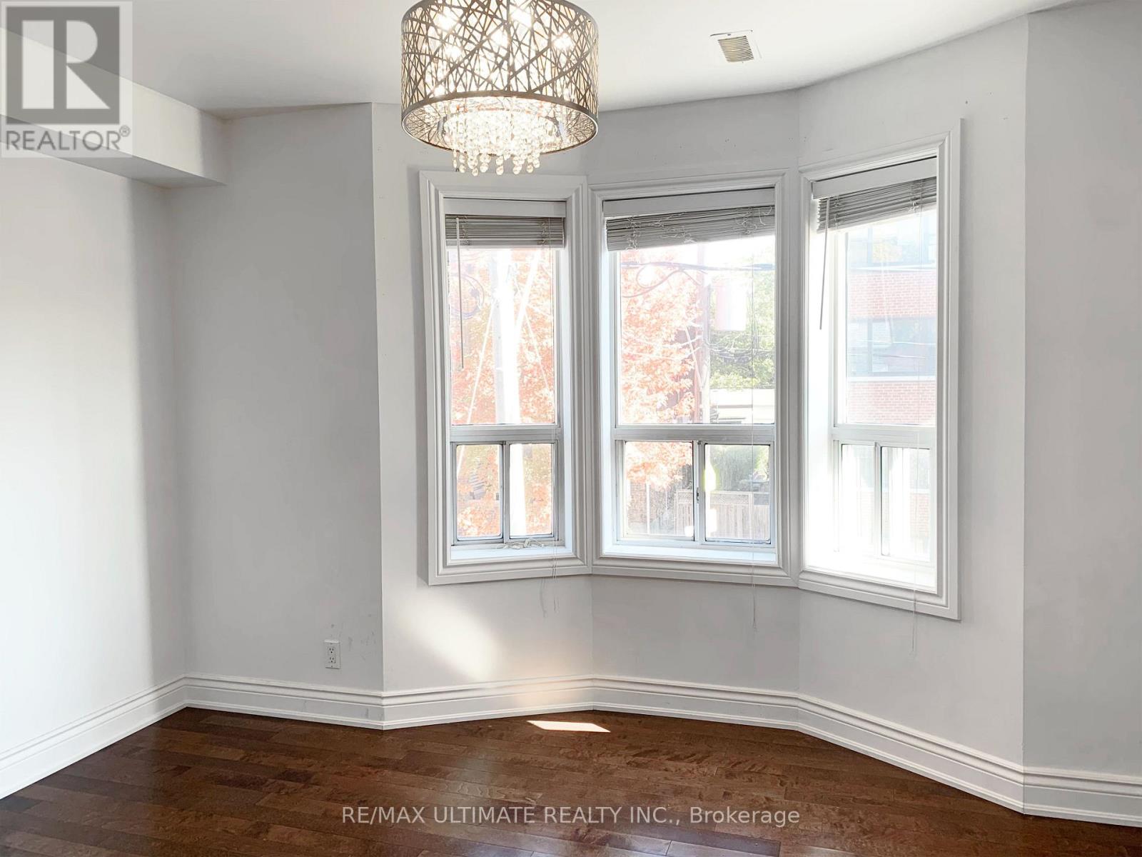 154a Christie Street, Toronto, Ontario  M6G 3B3 - Photo 10 - W12757268