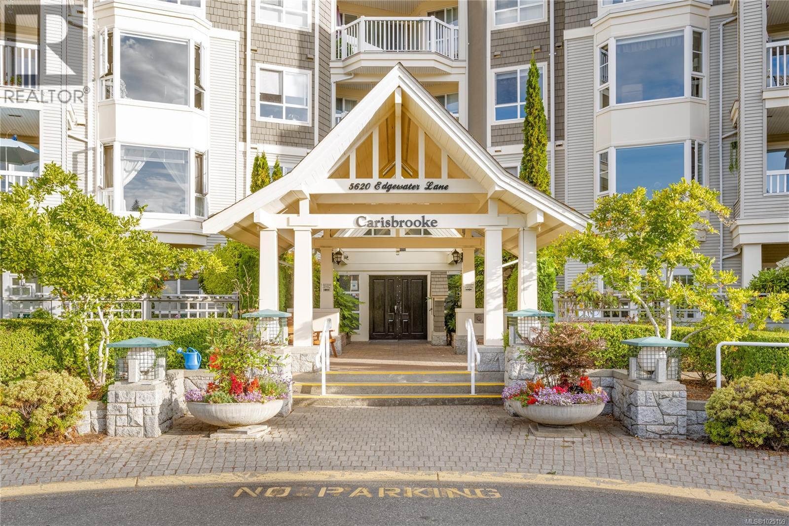 201 5620 Edgewater Lane, Nanaimo, British Columbia