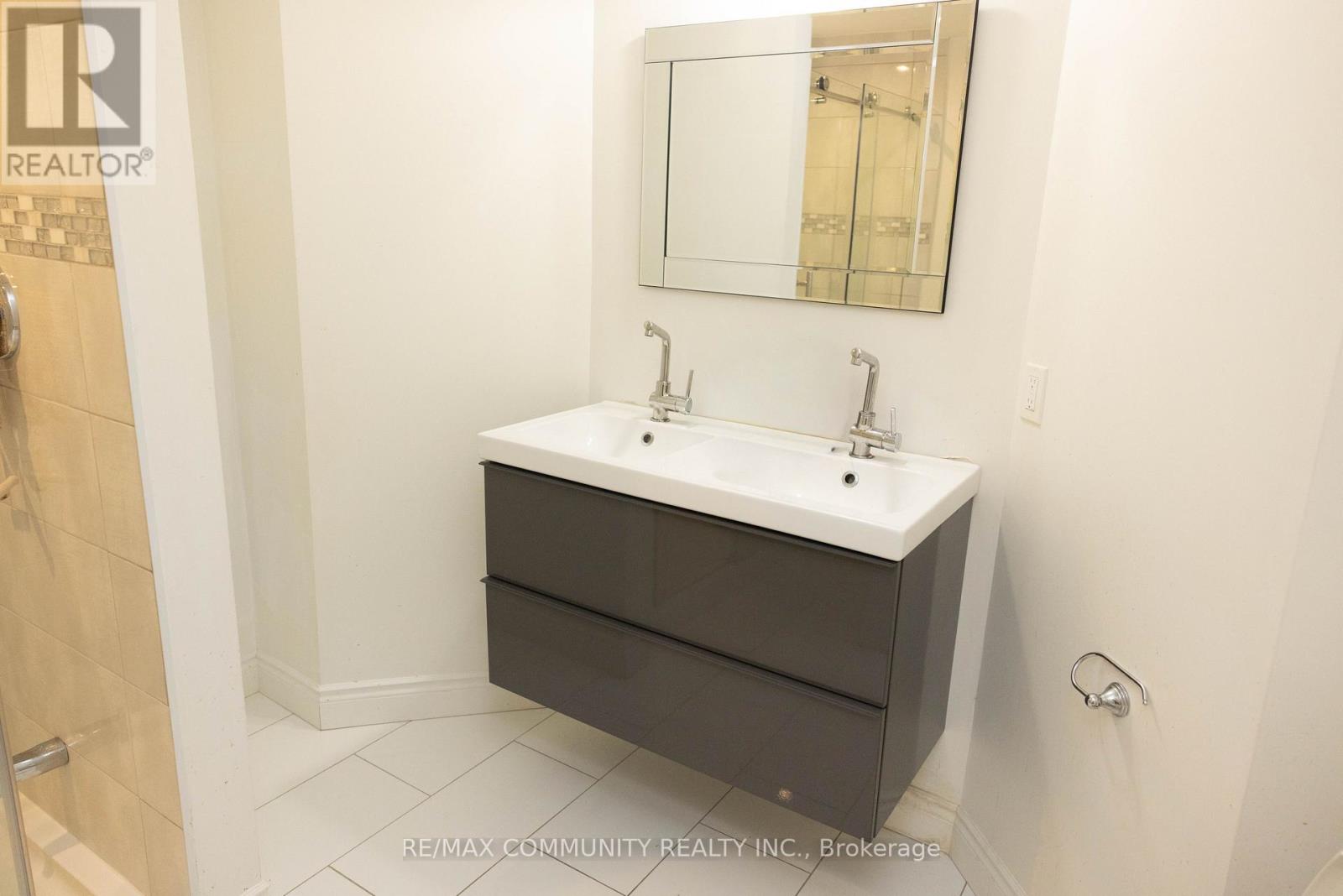 213 Fennamore Terrace, Milton, Ontario  L9T 0X7 - Photo 8 - W12757398