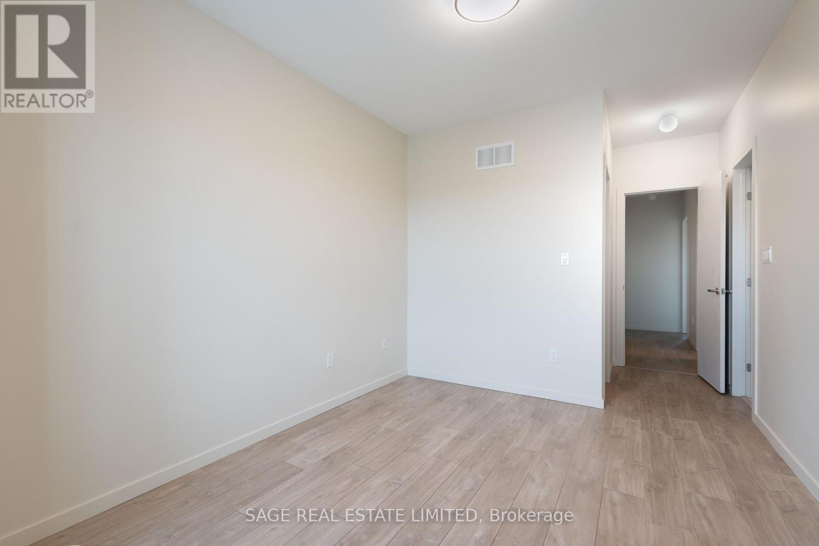 222 Vellwood Common, Oakville, Ontario  L6L 0E8 - Photo 12 - W12757410