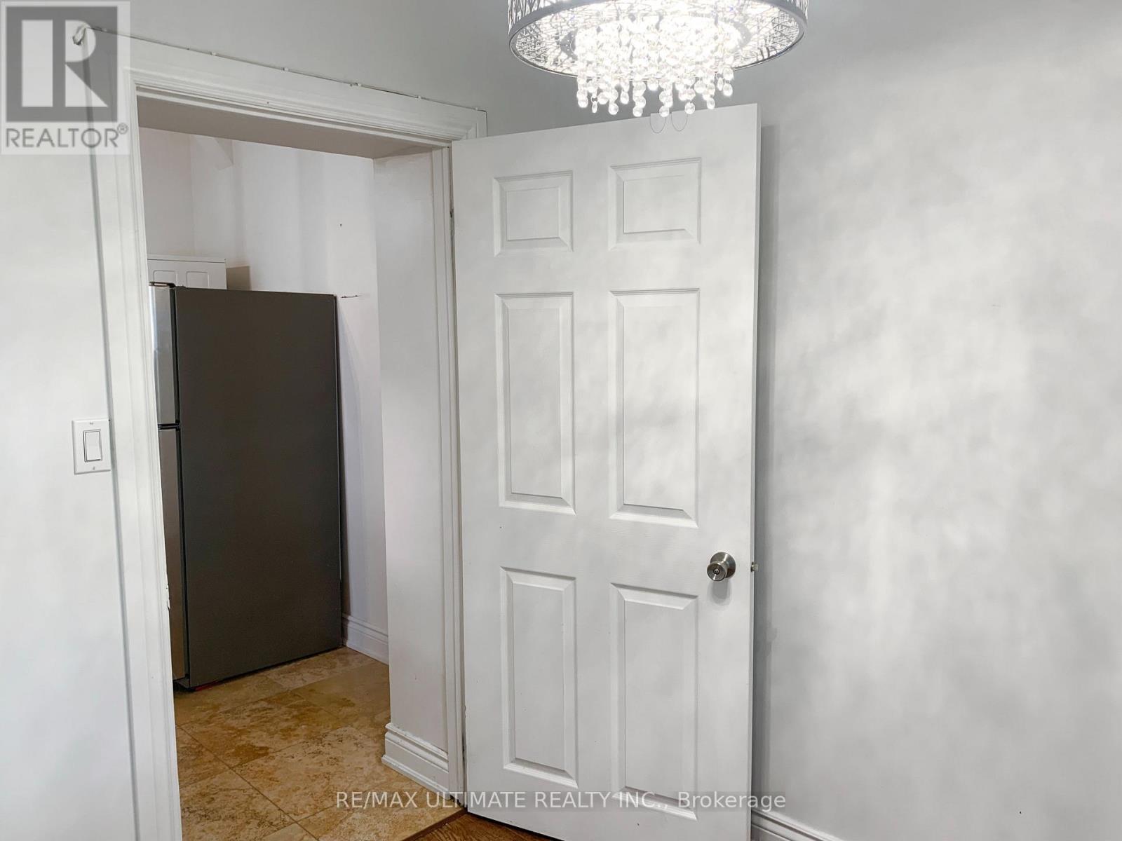 154a Christie Street, Toronto, Ontario  M6G 3B3 - Photo 6 - W12757268