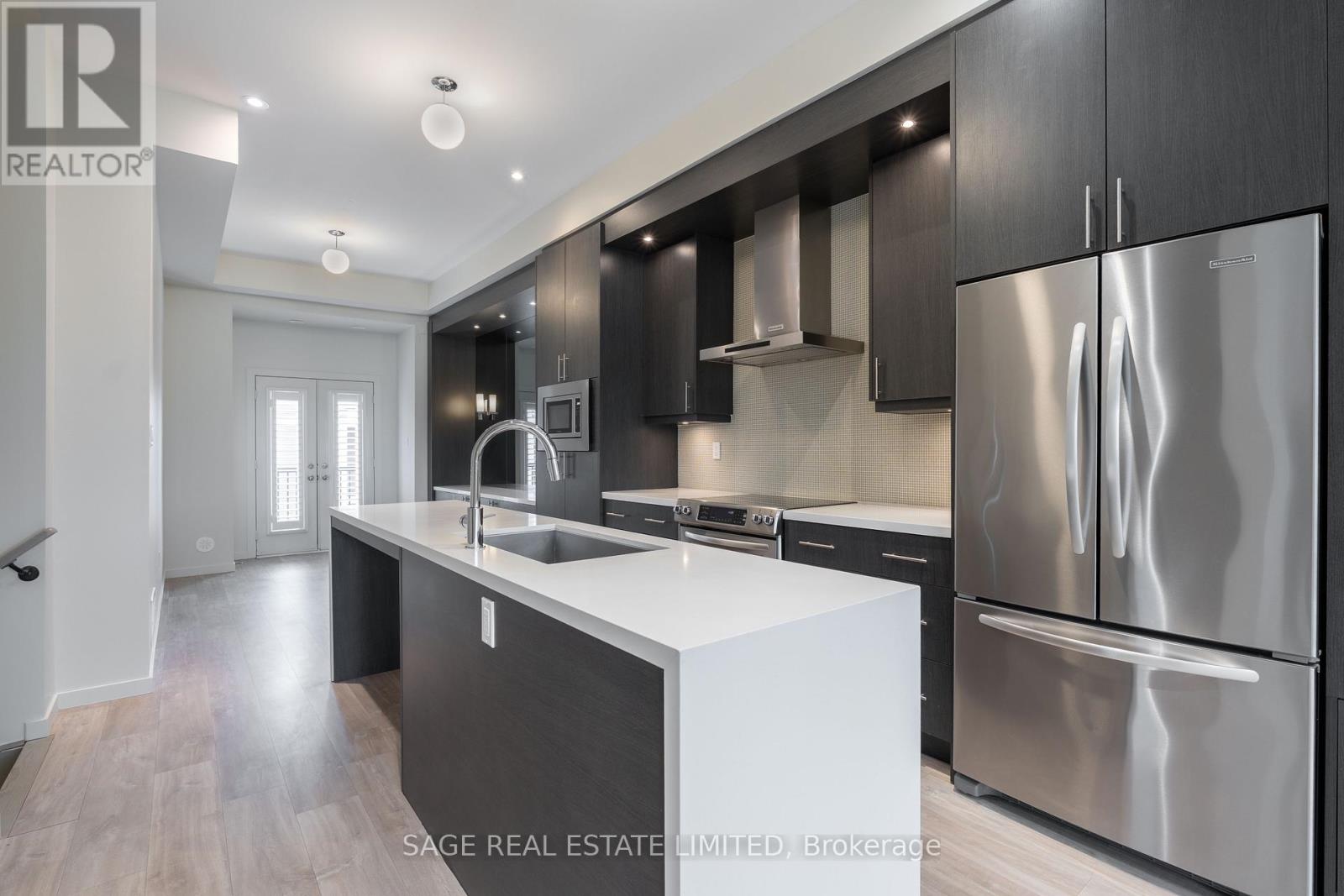 222 Vellwood Common, Oakville, Ontario  L6L 0E8 - Photo 3 - W12757410