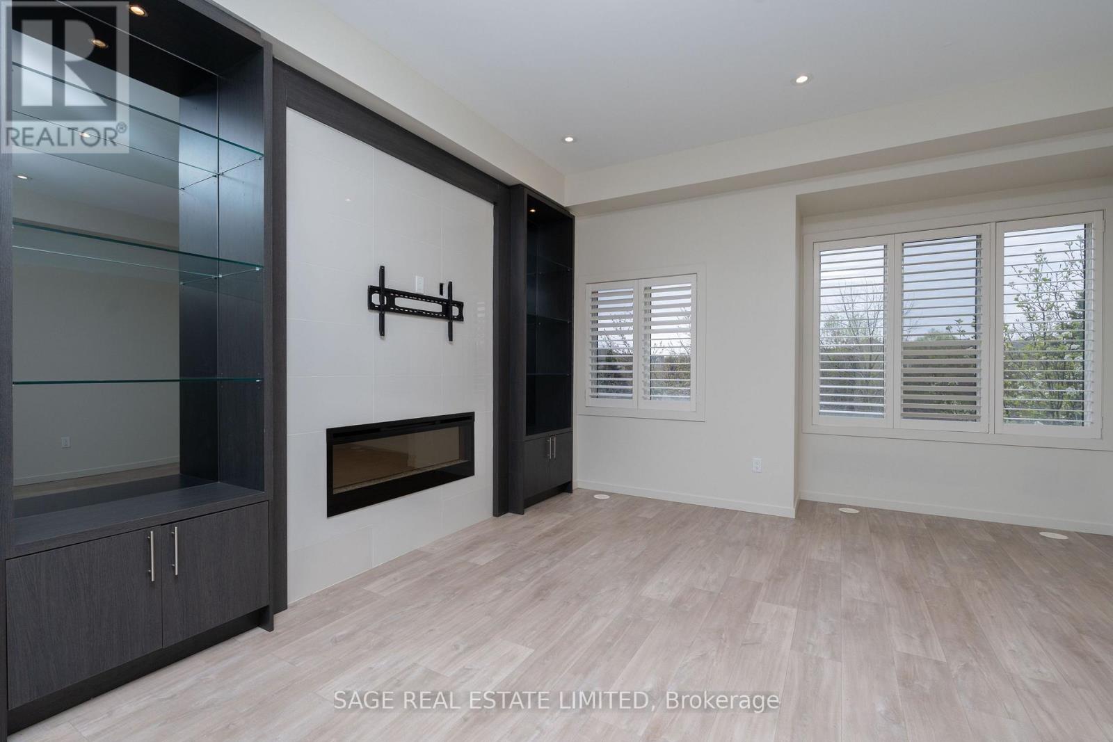 222 Vellwood Common, Oakville, Ontario  L6L 0E8 - Photo 6 - W12757410