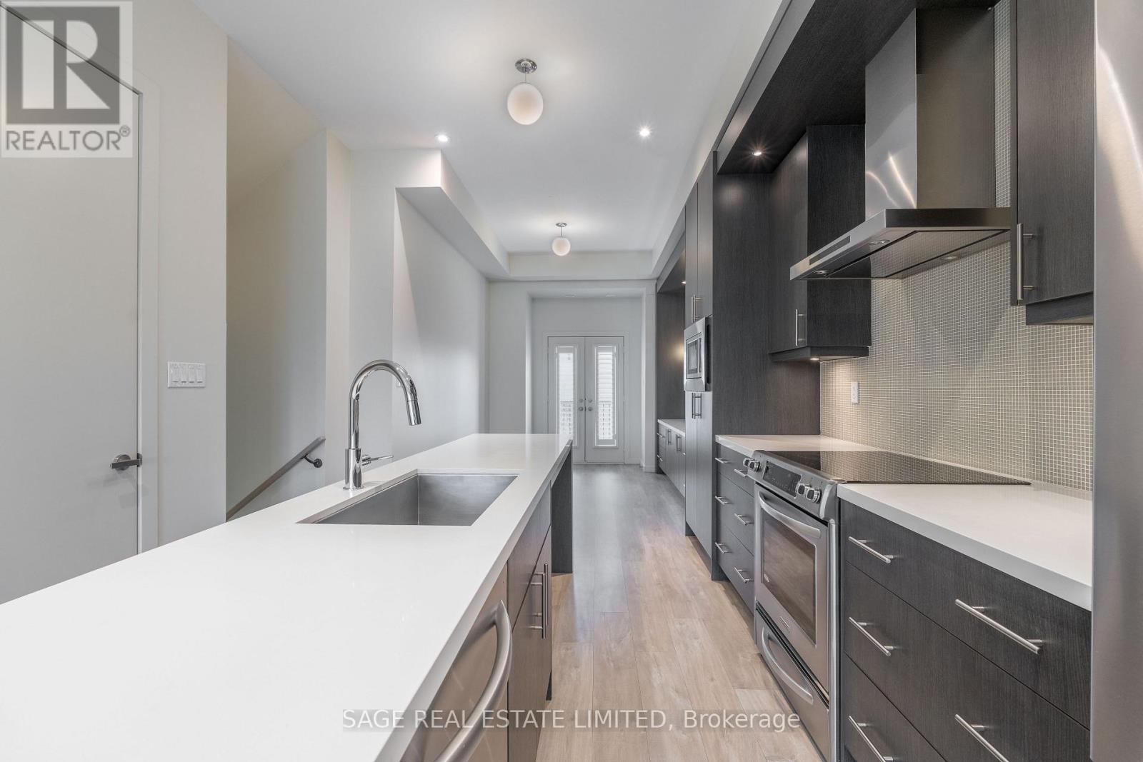 222 Vellwood Common, Oakville, Ontario  L6L 0E8 - Photo 4 - W12757410