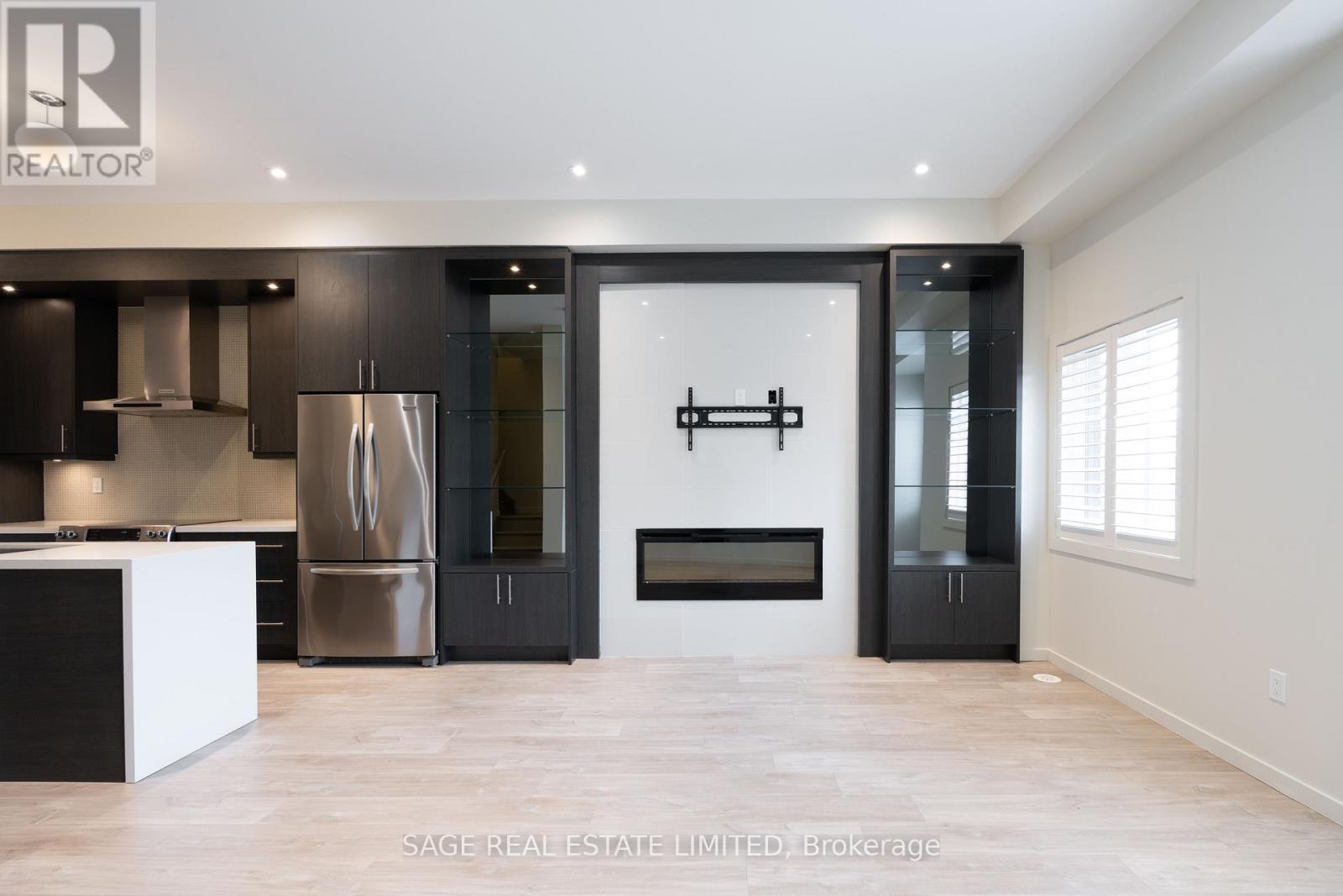 222 Vellwood Common, Oakville, Ontario  L6L 0E8 - Photo 8 - W12757410