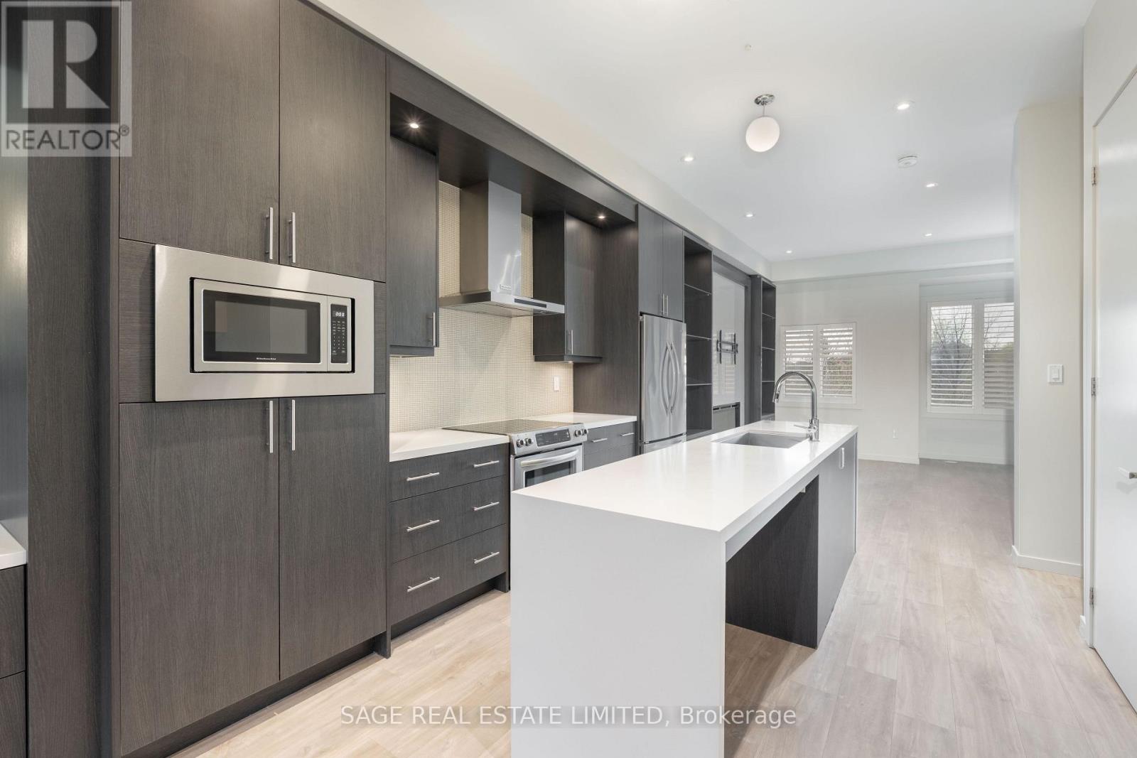 222 Vellwood Common, Oakville, Ontario  L6L 0E8 - Photo 2 - W12757410