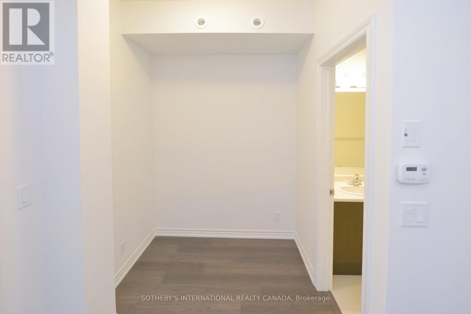 10-4 - 90 Eastwood Park Gardens, Toronto, Ontario  M8W 0B2 - Photo 5 - W12757276