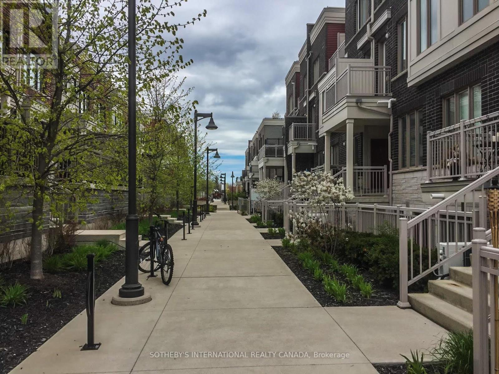 10-4 - 90 Eastwood Park Gardens, Toronto, Ontario  M8W 0B2 - Photo 12 - W12757276