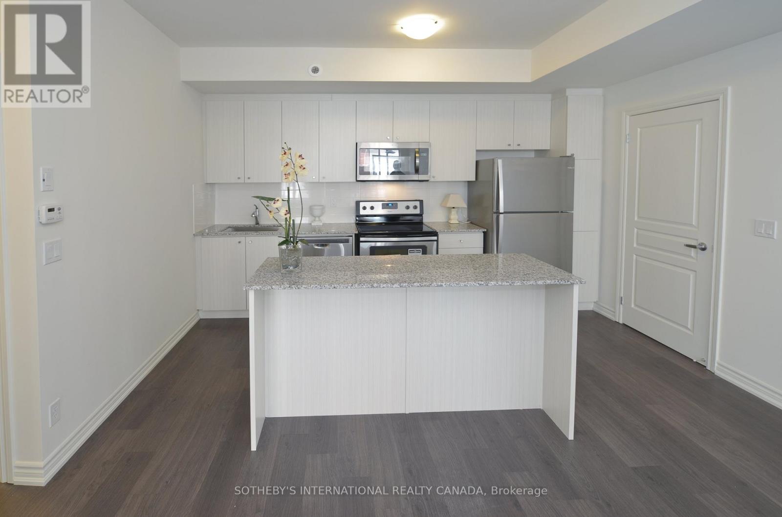 10-4 - 90 Eastwood Park Gardens, Toronto, Ontario  M8W 0B2 - Photo 4 - W12757276