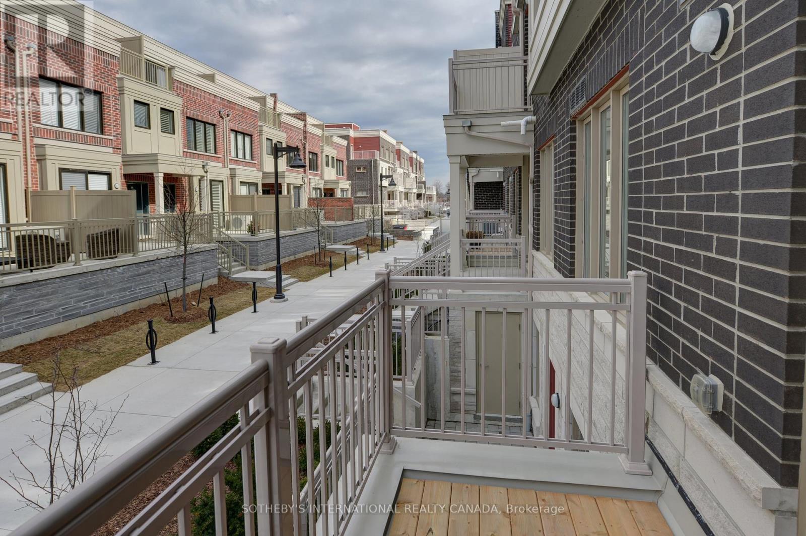 10-4 - 90 Eastwood Park Gardens, Toronto, Ontario  M8W 0B2 - Photo 8 - W12757276