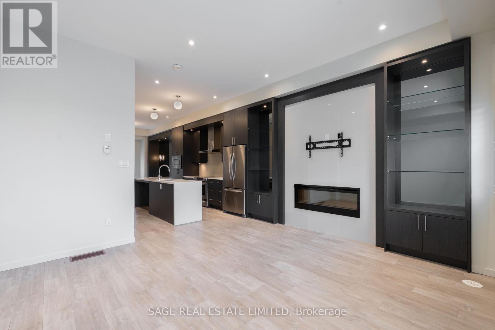 222 Vellwood Common, Oakville, Ontario  L6L 0E8 - Photo 7 - W12757410