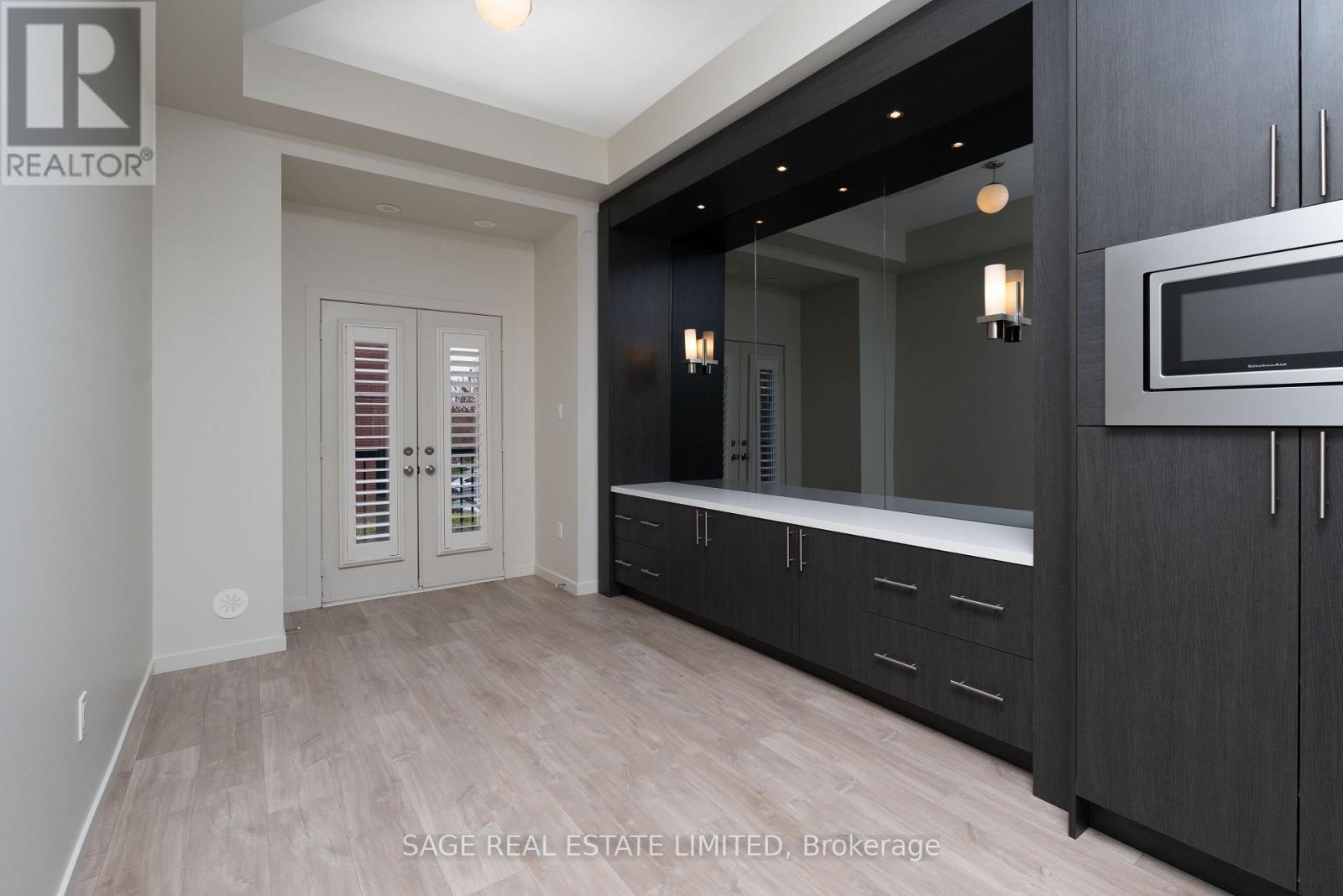 222 Vellwood Common, Oakville, Ontario  L6L 0E8 - Photo 5 - W12757410