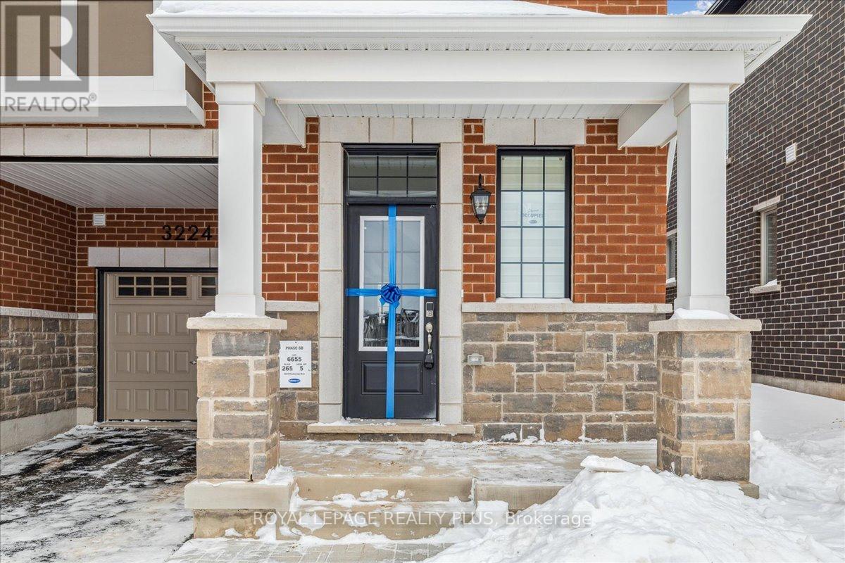 3224 Meadowridge Drive, Oakville, Ontario  L6H 8B4 - Photo 3 - W12757778