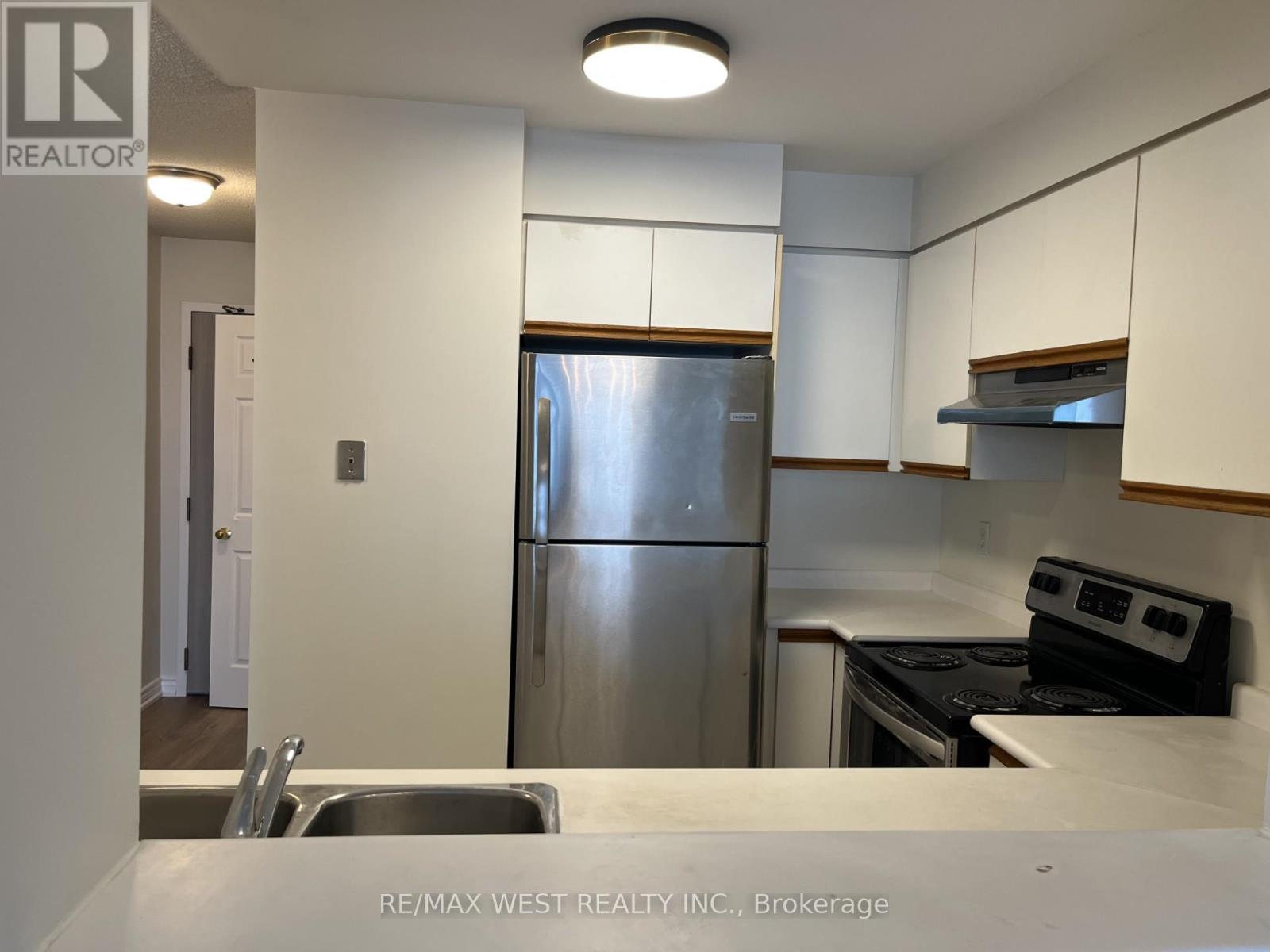 701 - 2177 Burnhamthorpe Road W, Mississauga, Ontario  L5L 5P9 - Photo 4 - W12757618