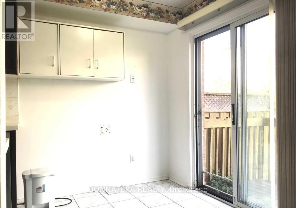 5359 Bullrush Drive, Mississauga, Ontario  L5V 2C1 - Photo 9 - W12757976