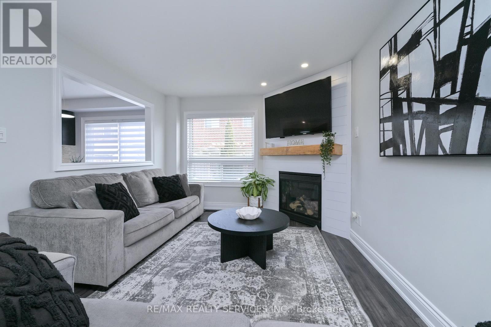 38 Tawnberry Circle, Brampton, Ontario  L7A 0J6 - Photo 11 - W12757998