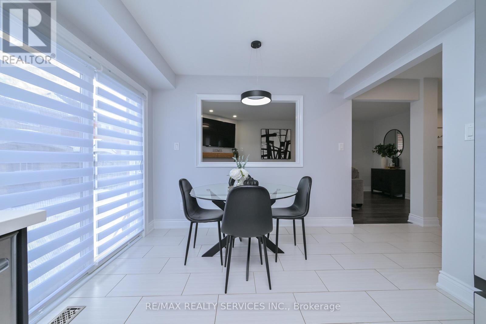 38 Tawnberry Circle, Brampton, Ontario  L7A 0J6 - Photo 8 - W12757998