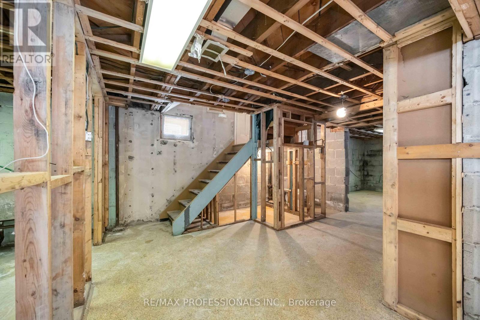 50 Old Oak Road, Toronto, Ontario  M9A 2V8 - Photo 11 - W12758004