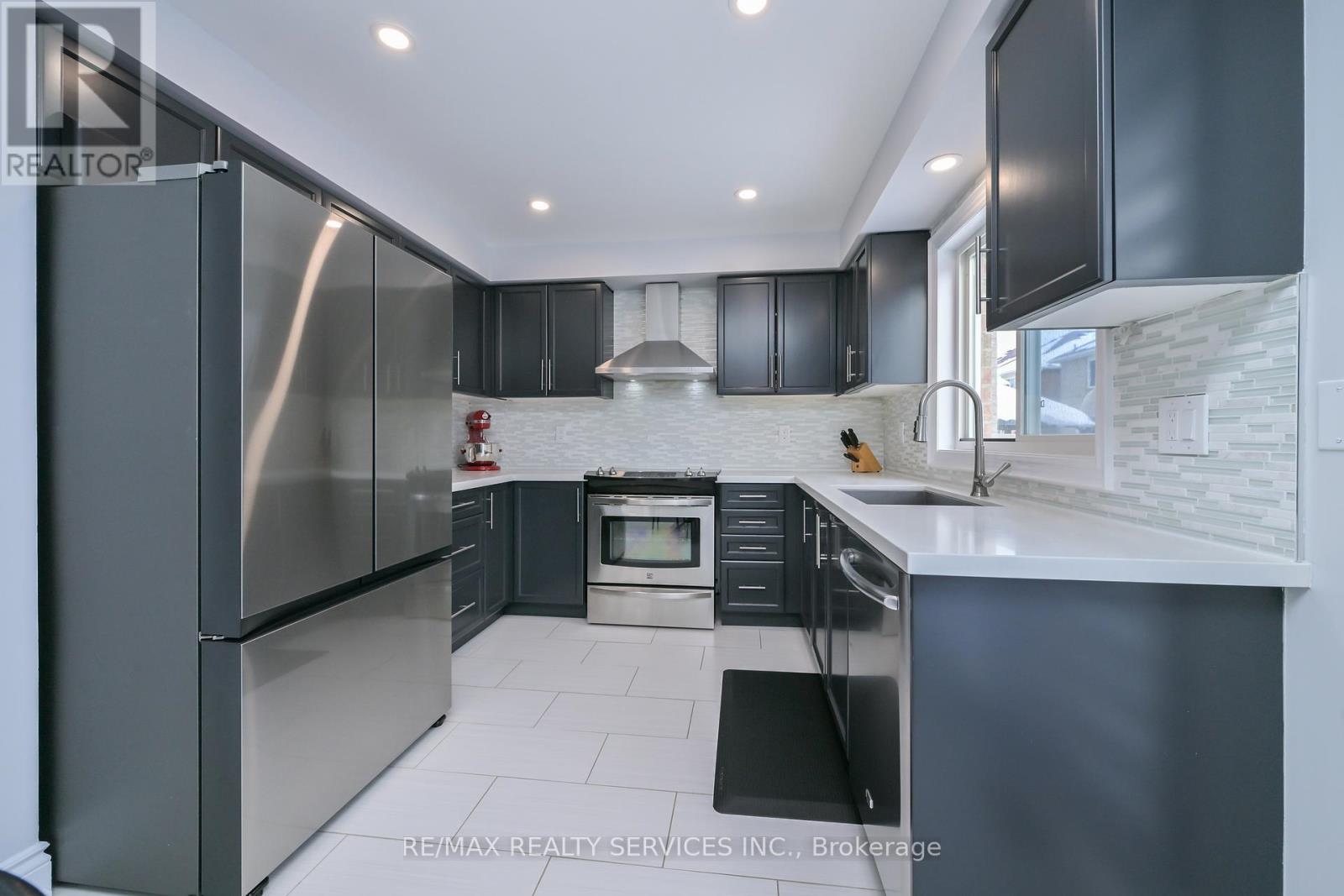 38 Tawnberry Circle, Brampton, Ontario  L7A 0J6 - Photo 6 - W12757998