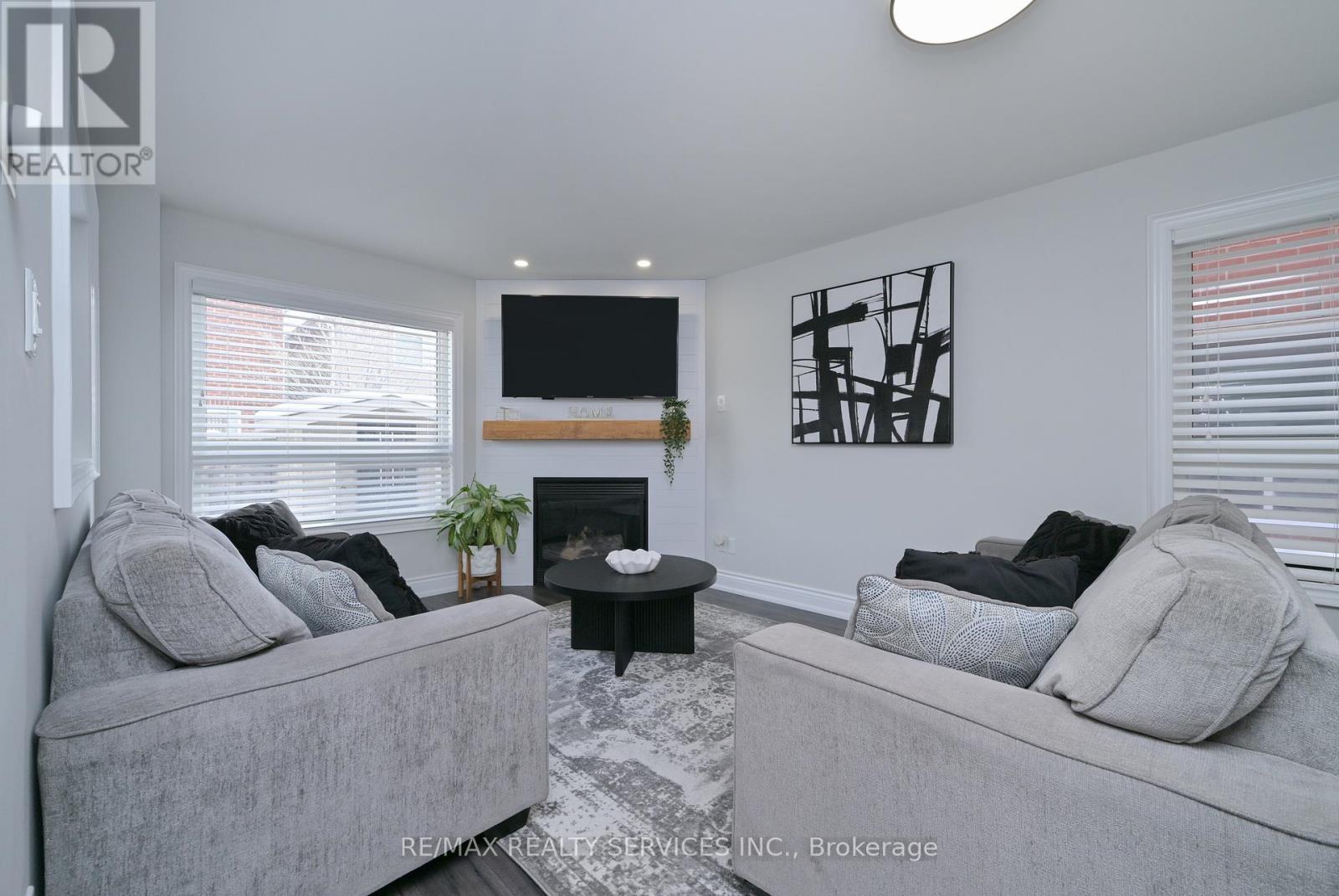 38 Tawnberry Circle, Brampton, Ontario  L7A 0J6 - Photo 9 - W12757998