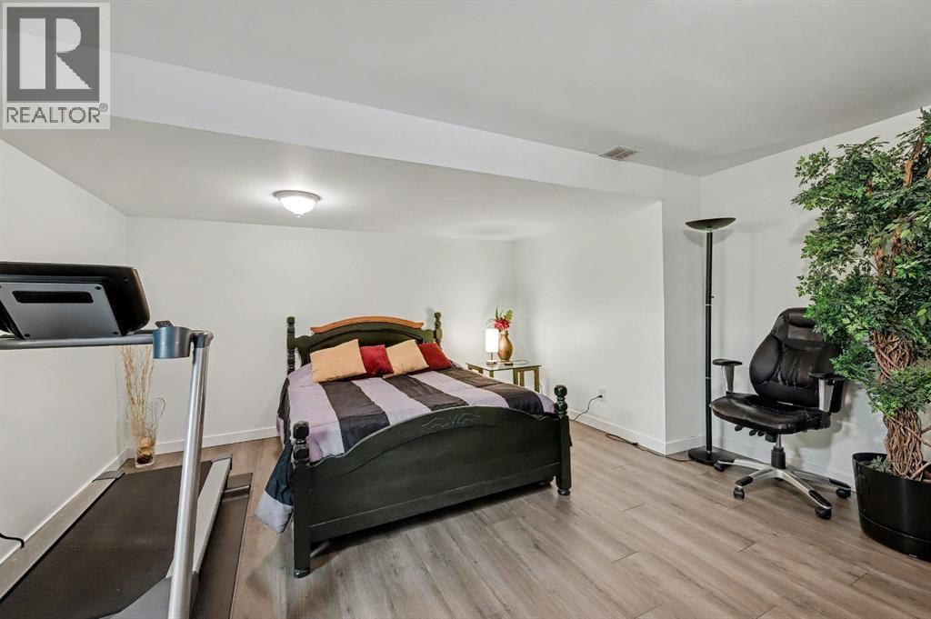 34 Woodglen Crescent Sw, Calgary, Alberta  T2W 4Y8 - Photo 23 - A2281090