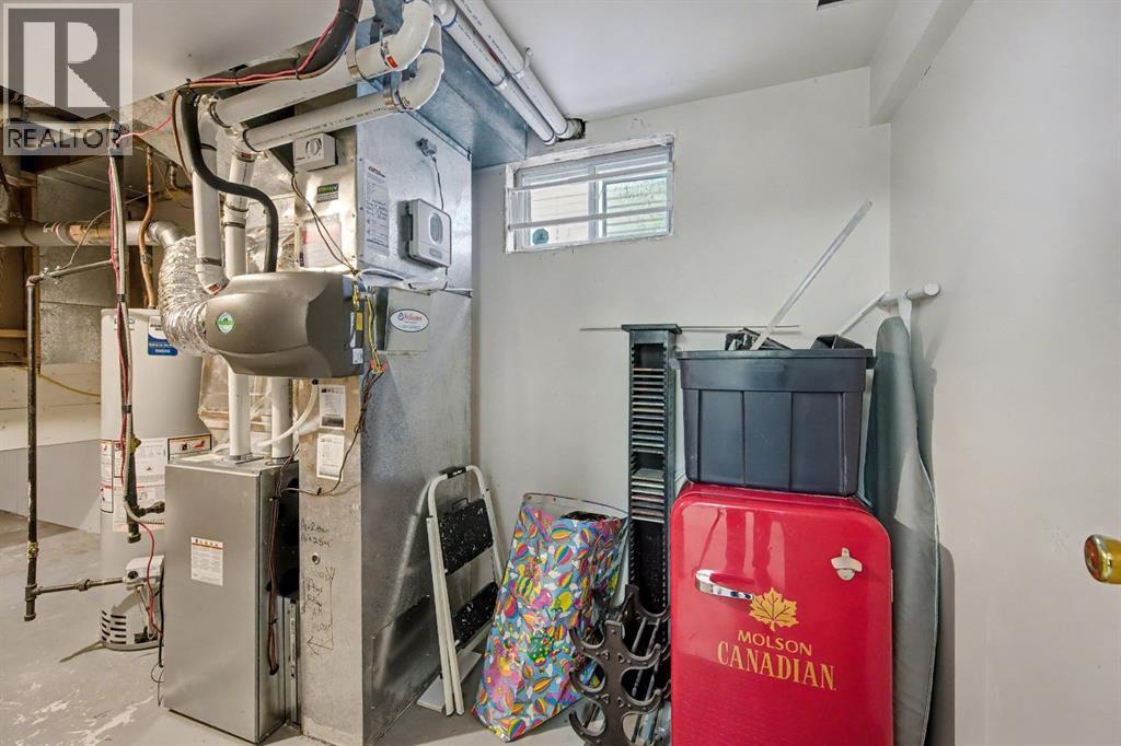 34 Woodglen Crescent Sw, Calgary, Alberta  T2W 4Y8 - Photo 26 - A2281090