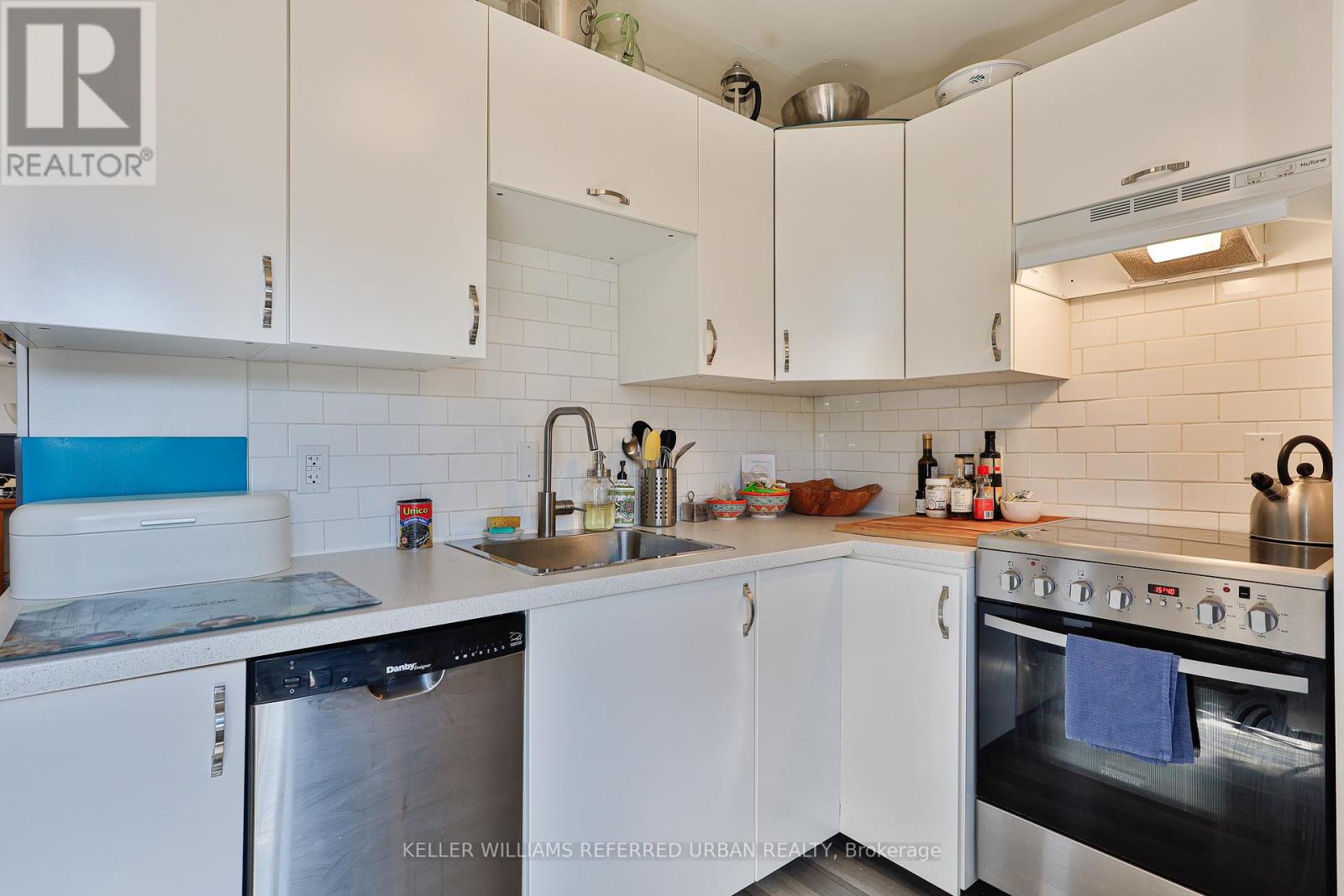 Upper - 66 Russett Avenue, Toronto, Ontario  M6H 3M3 - Photo 8 - W12758040