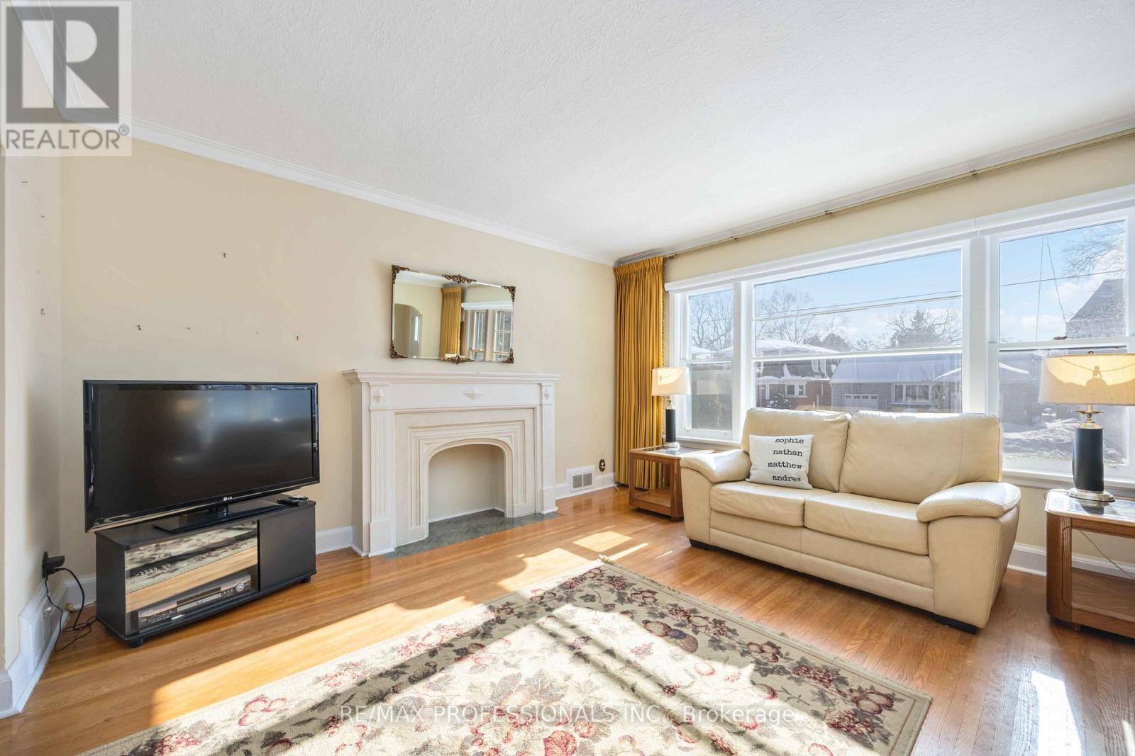 50 Old Oak Road, Toronto, Ontario  M9A 2V8 - Photo 4 - W12758004