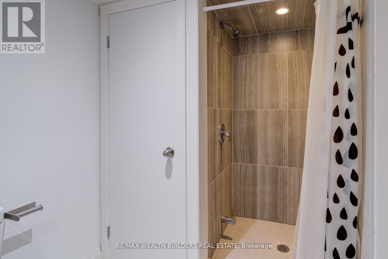 Lower - 172 Indian Road Crescent, Toronto, Ontario  M6P 2G3 - Photo 11 - W12758076