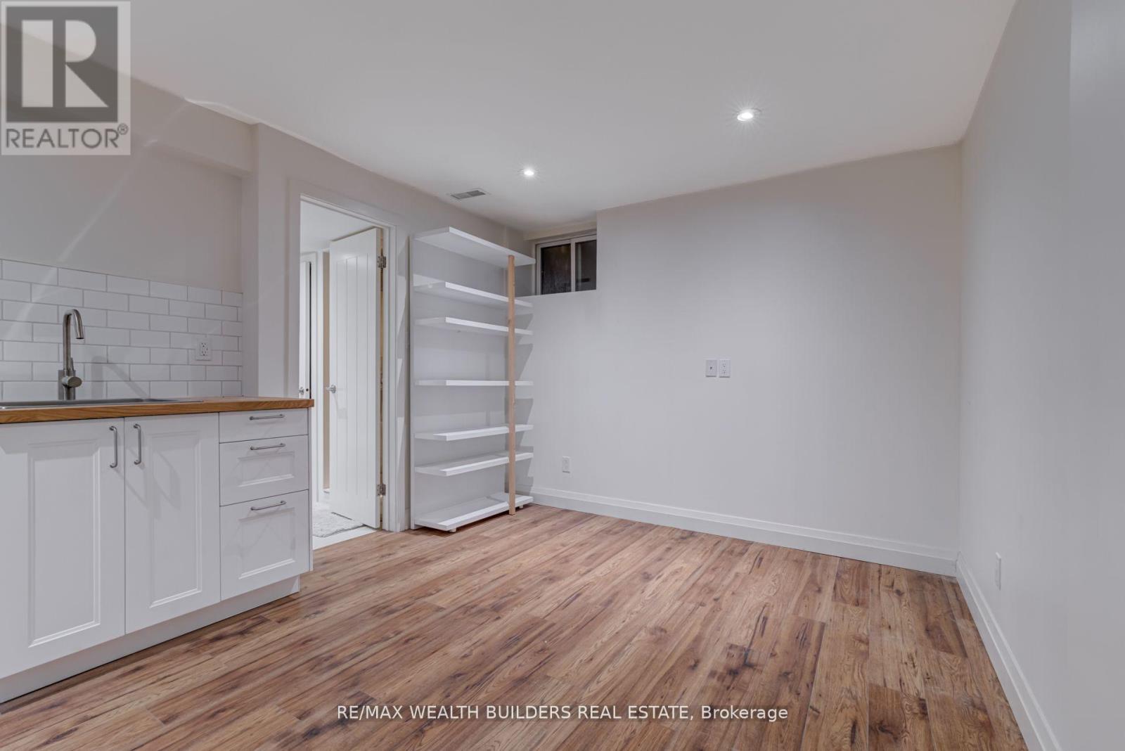 Lower - 172 Indian Road Crescent, Toronto, Ontario  M6P 2G3 - Photo 3 - W12758076