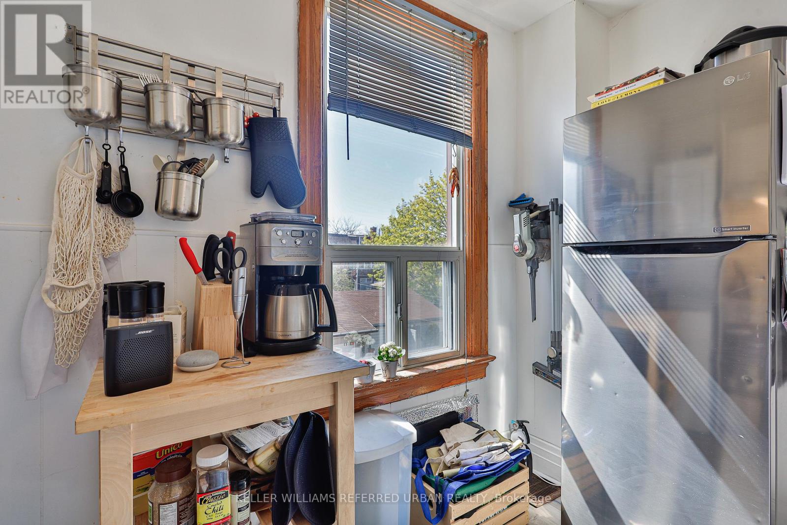 Upper - 66 Russett Avenue, Toronto, Ontario  M6H 3M3 - Photo 11 - W12758040