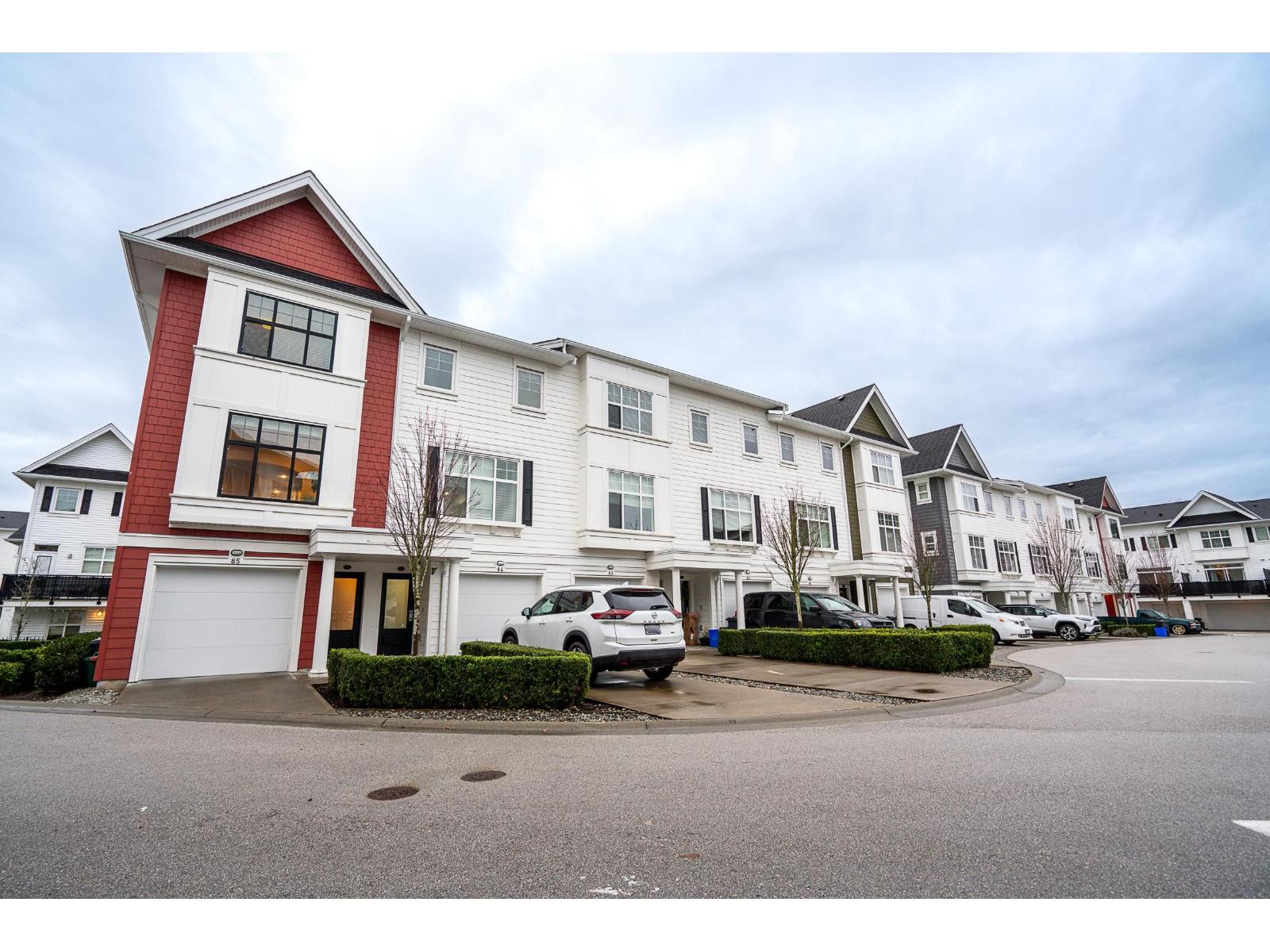 85 27735 Roundhouse Drive, Abbotsford, British Columbia  V4X 0B9 - Photo 2 - R3086277